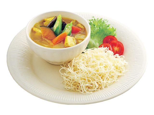白い揚げ麺のスープカレー